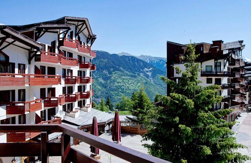 La Perriere Apartment | Bright ski-in/ski-out duplex for 9, pets allowed