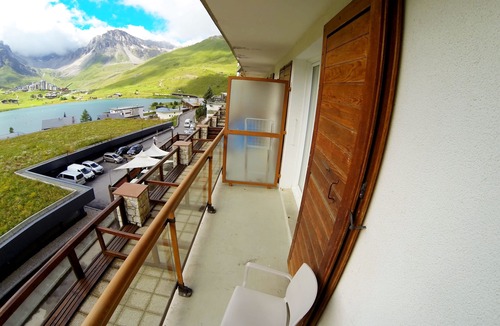Tignes le Lac Apartment | Central 6 Person 47m2 Apartment. Amazing South Facing Balcony. 150m To Ski Lifts