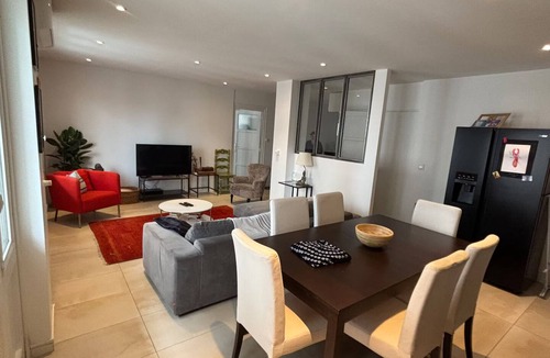 Yves Farge - Le Fleuve Apartment | Central and modern 100% air-conditioned apartment 5 minutes walk from the Rhone