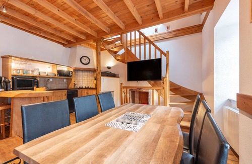 Luz-Saint-Sauveur House | Central Luz-Saint-Sauveur Cottage with Mountain View and Wi-Fi