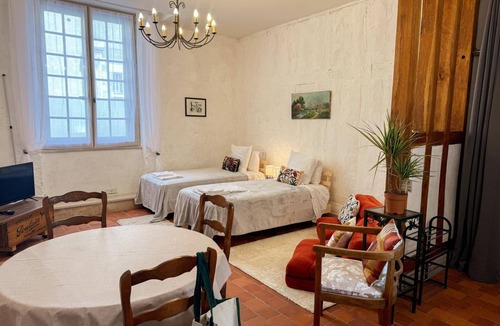 Blois Apartment | Central studio, pets welcome - 2 guests