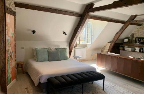 Ussel Bed & Breakfast | Château de la Borde à Ussel, centre-ville, proche autoroute A89, CLIMATISATION