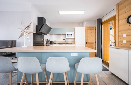 La Toussuire Ski Chalet | Chalet 'La Suite Du Skilodge' with Balcony and Wi-Fi