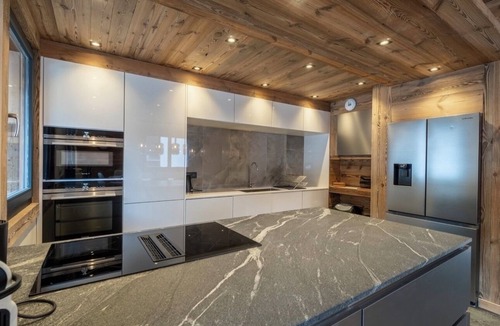 Les Gets Ski Chalet | Chalet 24 p Sauna/Jacuzzi close to the village center and ski lifts