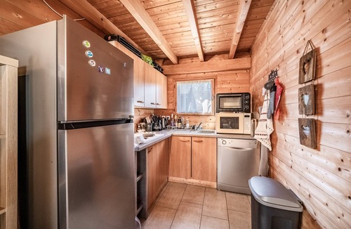 Verchaix Ski Chalet | Chalet “6p Classique - Le Rhodo” with Mountain View, Private Terrace, and Wi-Fi