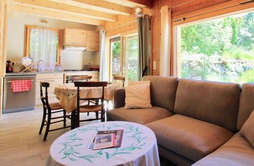 Forville Ski Chalet | Chalet "Charmant Petit Individuel" with Private Terrace & Wi-Fi
