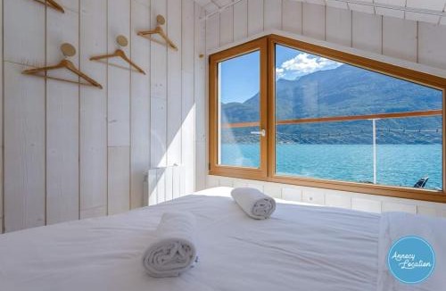 Bredannaz House | Chalet Coquillage Waterfront Escape on Lake