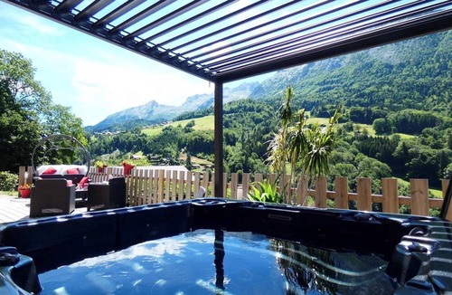 Thones Ski Chalet | Chalet ECUREUIL domaine du FRAIZIER private jacuzzi, near ski resorts ANNECY