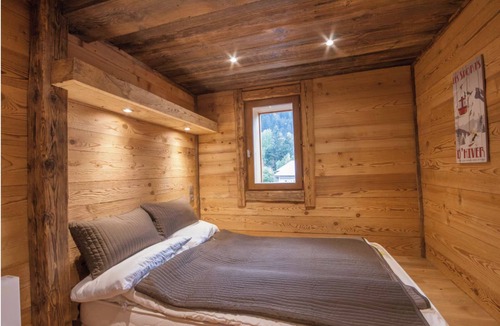 Les Contamines-Montjoie Apartment | Chalet-like triplex with separate entrance ideal for large families