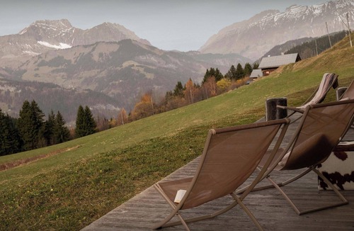 Notre-Dame-de-Bellecombe Ski Chalet | Chalet Monte Cinto - Contemporary decor and panoramic views - OVO Network