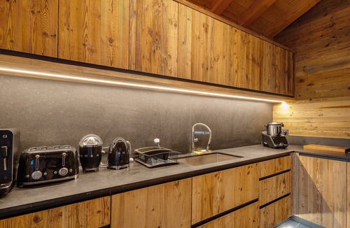 Bolquere Ski Chalet | Chalet 'Isabella Lodge Pyrénées' with Lake View, Private Terrace and Wi-Fi