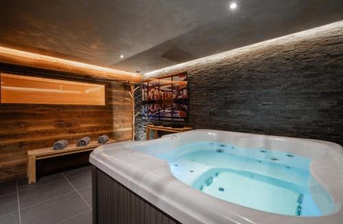 Monetier-les-Bains House | Chalet Luxe piscine et spa 18 personnes serrechevalierholidays