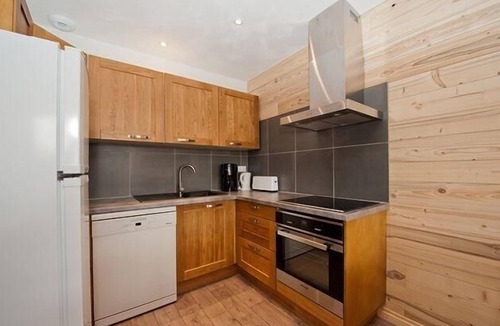 Les Menuires Ski Chalet | Chalet, wifi, balcony, fireplace or stove, parking, tv, 130m², Les Menuires