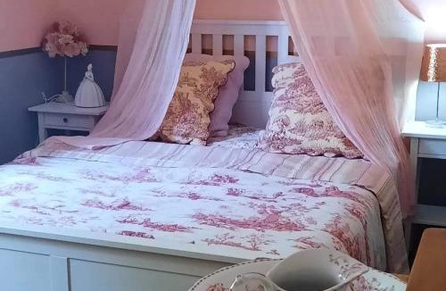 Saint-Saturnin-les-Avignon House | Chambre d hôte gite Au fond du jardin