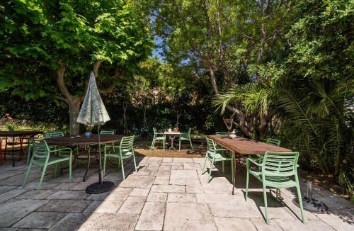 Le Brusc Bed & Breakfast | Chambre D'hôtes Les Toits Du Gaou