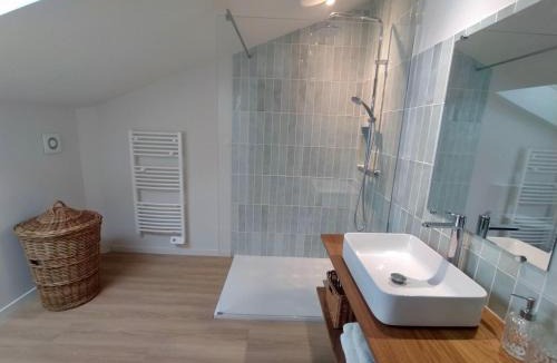 Sorgues Bed & Breakfast | Chambre d'hotes et cabane du grand st-Marc proche Via Rhona