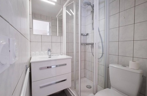 Valloire Hotel | Chambre Moderne Famille | Près des Pistes | Wi-Fi