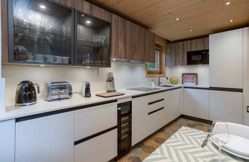 Chamonix City Centre Apartment | Chamois Apartment - an apartment that sleeps 8 guests in 4 bedrooms