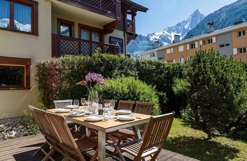 Chamonix City Centre Apartment | Chamois Apartment - an apartment that sleeps 8 guests in 4 bedrooms