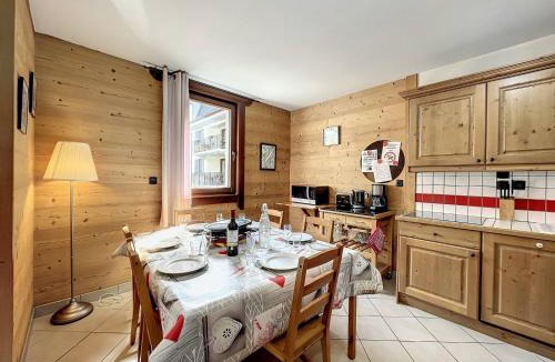 Chamonix City Centre Apartment | Chamonix centre, 64m², 6 pers., 2 chambres, parking - FR-1-507-14