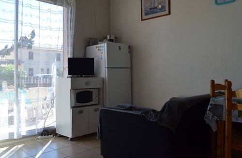 Saint-Pierre-la-Mer House | Charming 3-room mezzanine house near beach with terrace & parking
