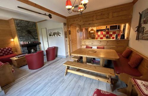 Meribel-Mottaret Apartment | Charmant Appartement Méribel - 2 Pièces, Cabine, Balcon Sud, Casier à Skis - FR-1-355-266