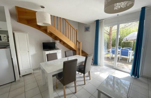 Saint-Brevin-l'Ocean House | Charmante maisonnette avec piscine, 2 chambres, terrasse privée et parking - Saint-Brevin-les-Pins - FR-1-364-118