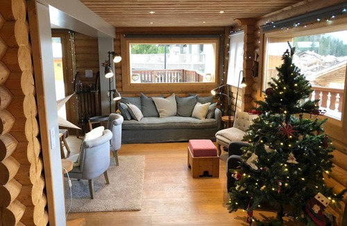 La Perriere Ski Chalet | Charming 3* Chalet with Panoramic Views, 400m from La Tania Ski Slopes