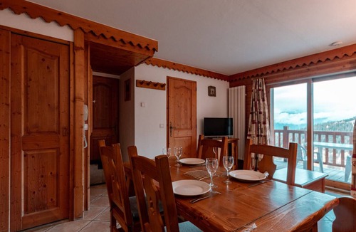 Arc-1800 Apartment | Charming 3-room apartment in Chantel Village, up to 6 people