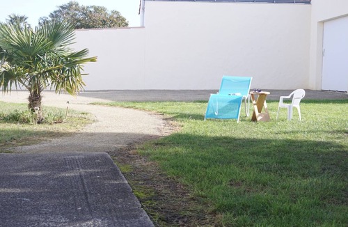 L'Epine House | Charming 3-Room House, 5 Sleeps, 400m from Bosse Beach, South-Facing Terrace, Large Garden