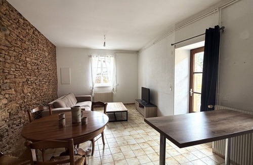 Cogny Apartment | CHARMING APARTMENT IN THE HEART OF PIERRES DOREES