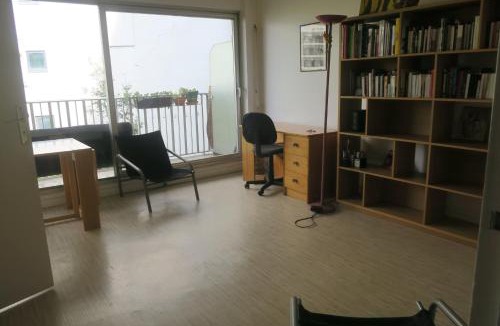 Necker Apartment | Charming bright studio apartment with balcony
