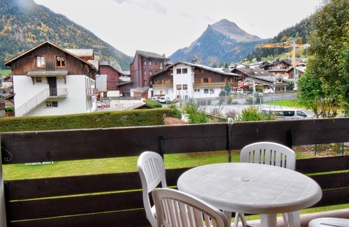 Morzine Apartment | Charming central studio in Morzine with balcony and fireplace