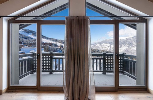 Courchevel Apartment | Charming duplex with fireplace and parking in the heart of Courchevel 1850