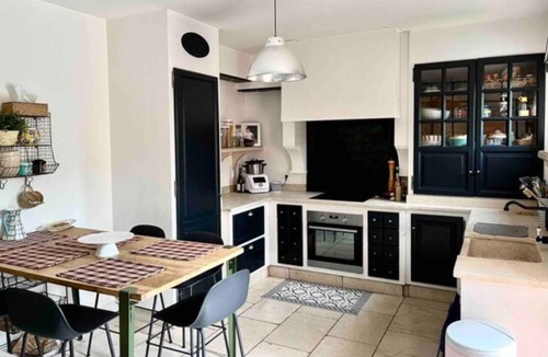Aix-en-Provence House | Charming house with swimming pool and pétanque - sleeps up to 6