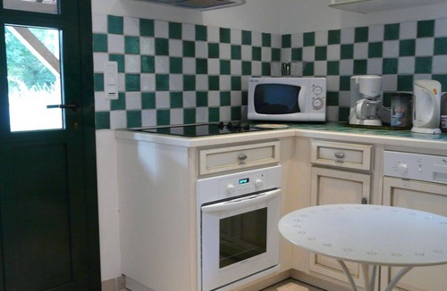 Contres Cottage | Charming house with shared pool in Contres