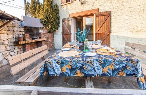 Venon House | Charming “La Ferme du Château” – Private Terrace, Peaceful Setting, Fresh Air