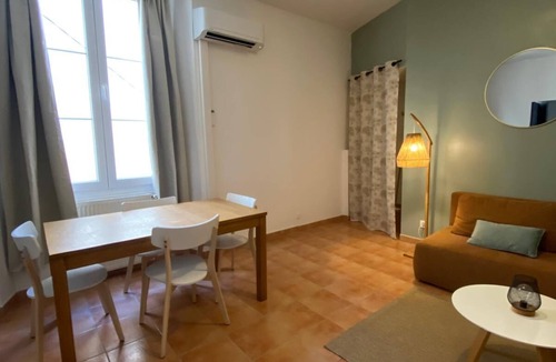 Faubourg Apartment | Charming, newly renovated apartment in a beautiful neighborhood of Nîmes