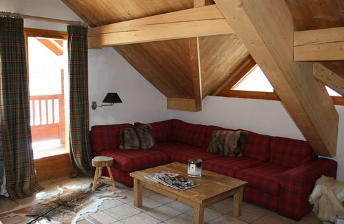 Oz-en-Oisans Ski Chalet | Charming Ski-In-Ski-Out Chalet (sleeps 10 in 5 bedrooms)