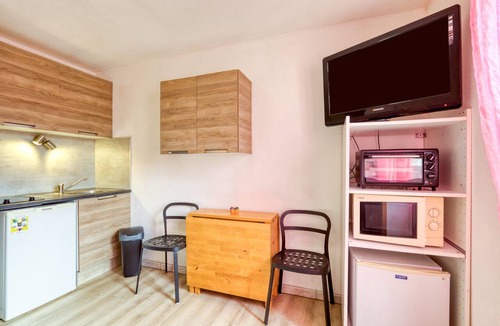 Lamalou-les-Bains Apartment | 'Charming Studio' Apartment with Wi-Fi