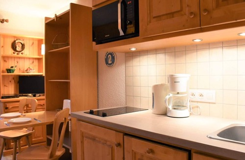 Meribel Apartment | Charming Studio for 3 in Méribel, Steps from Slopes & Amenities
