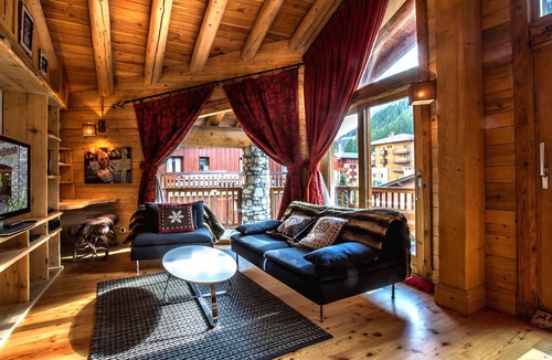 Le Cret Apartment | Charming Top-Floor Apartment with Fireplace in Cozy Residence, Val-d'Isère