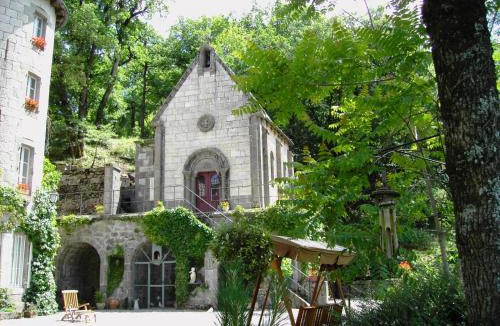 Raulhac Bed & Breakfast | Chateau De Courbelimagne, Raulhac