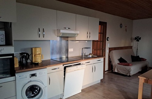 Lentillac-Saint-Blaise Apartment | Chez Marinette Between Conques and Figeac, plunge into the heart of the Lot and Aveyron regions.