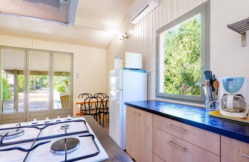 Les Vans Ski Chalet | “Comfort Shared Pool” Chalet with Pool, Shared Terrace, and Wi-Fi