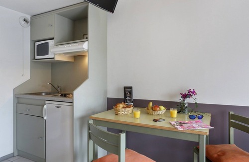 Merville Apartment | Comfort Stay Near Toulouse for 2