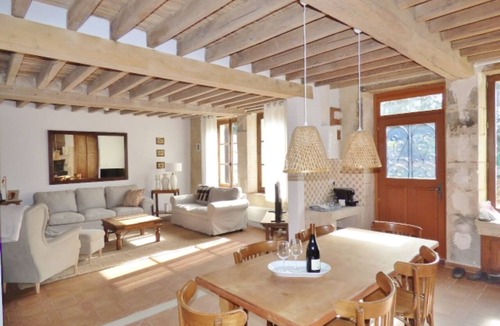 Perroy House | Comfortable country house