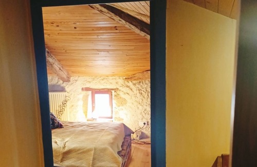 Saint-Peray House | Comfortable stone house, view of the valley