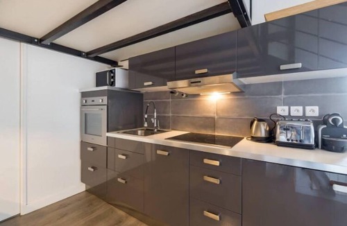 La Confluence Apartment | Confluence renovated 2-room apartment