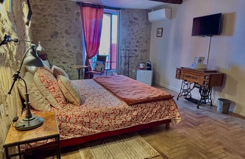 Saint-Saturnin-de-Lucian Bed & Breakfast | Cosy B&B, in the heart of the vineyards (Argelas)